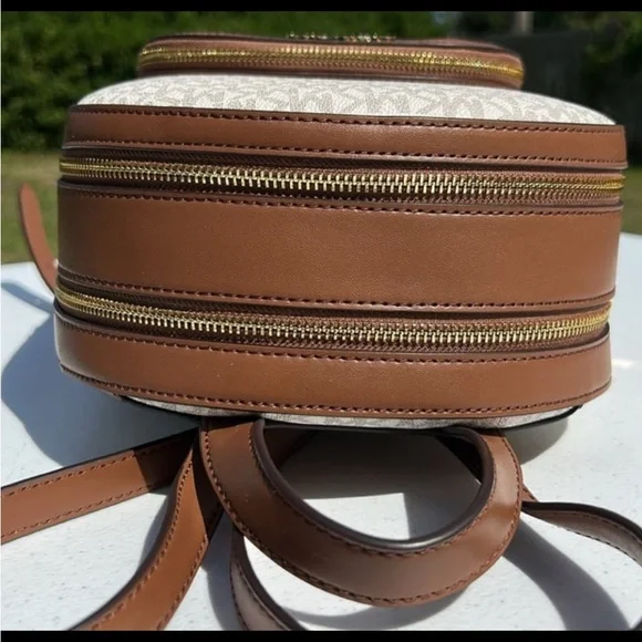 NWT $498 Michael Kors medium backpack - Picture 5 of 12